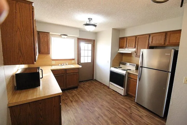 718 Swan Lake Rd — Photo 5