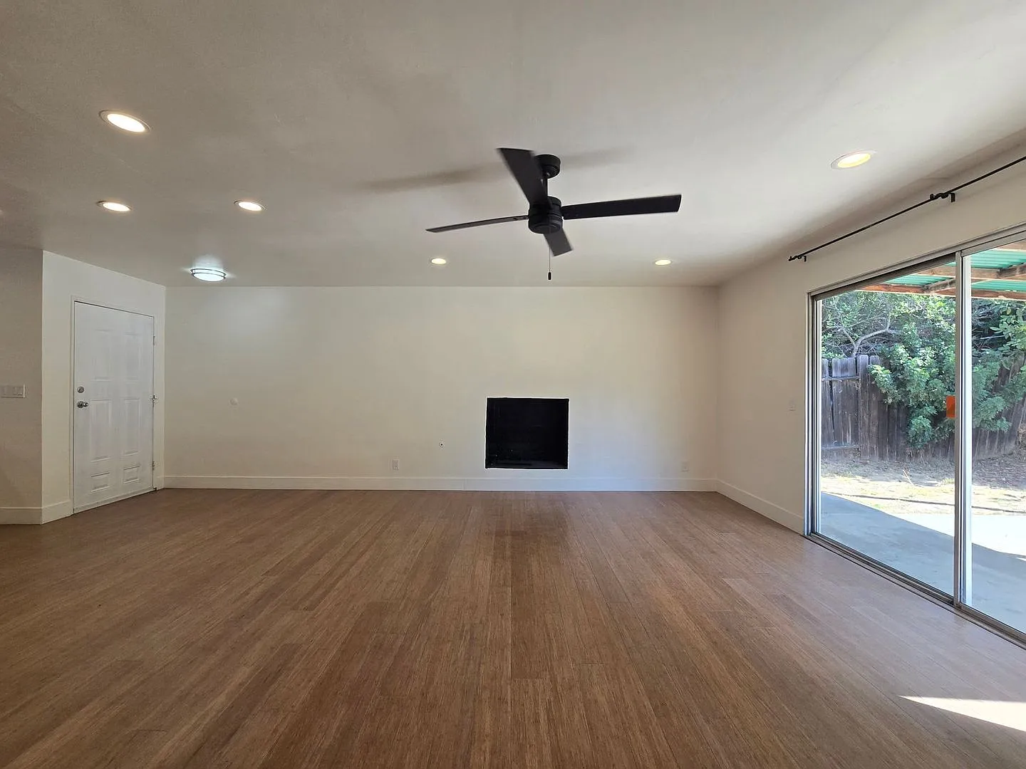 Spacious 4-Bedroom Home in Desirable Paradise Hills — Photo 3