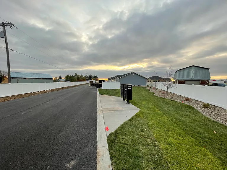 469 N 2400 E #12 — Photo 8