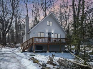 1156 Arrowhead Dr, Pocono Lake, PA 18347