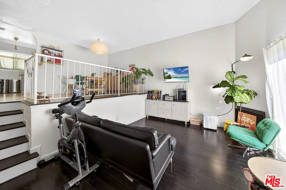 3 bed, 3.0 bath, 1224 sqft, $3,200 — Photo 4