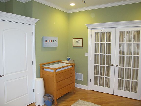 5th image of 828 W Aldine Ave APT 3
