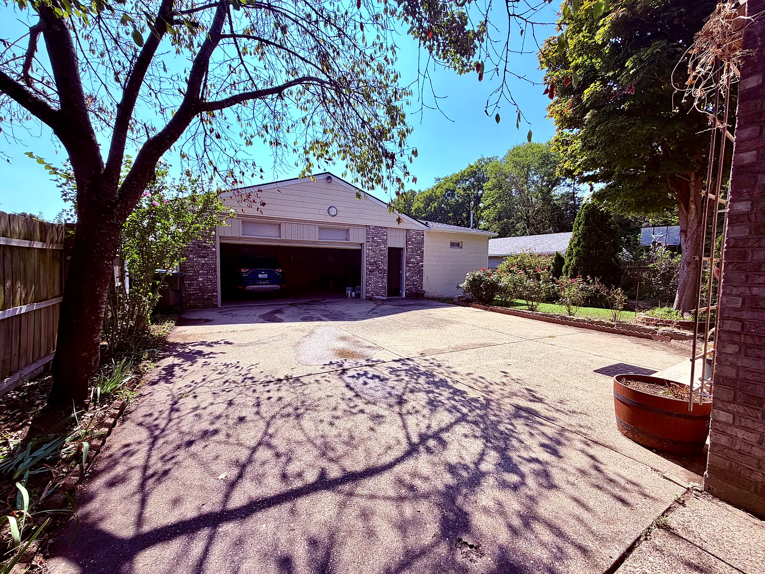 3 bed, 2800 sqft, $2,400 — Photo 3