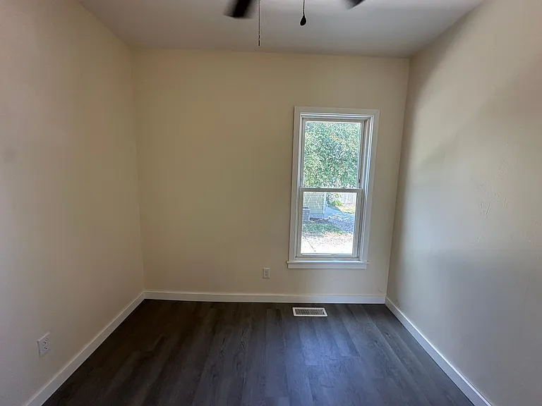 1031 S 21st St — Photo 12