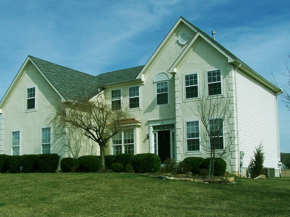 21 Carriage Circle