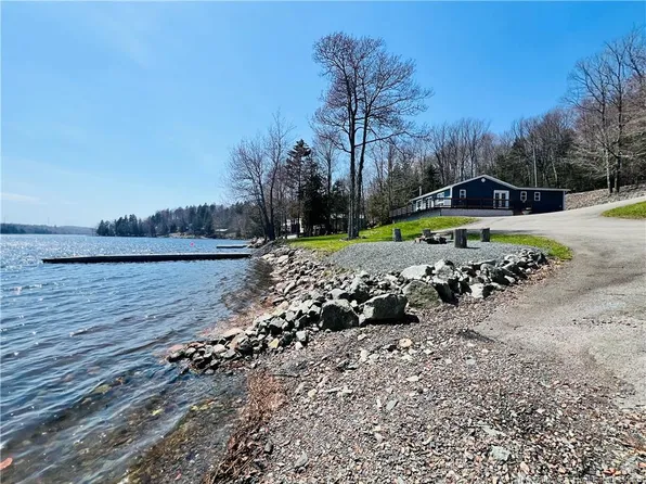 19 Fleet Ln, Saint George, NB E5C 2J7