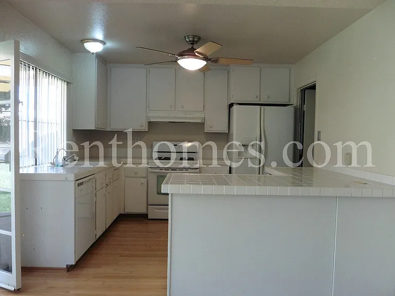 7576 Winterwood Ln — Photo 5