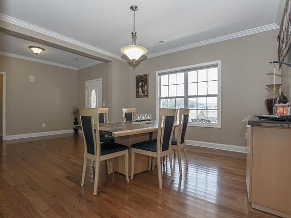 5th image of 404 Settlers Way
