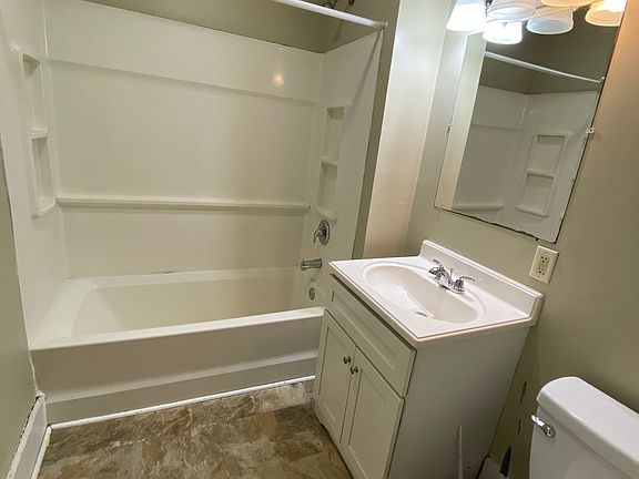 5th image of 225 Sedgwick St Floor 1