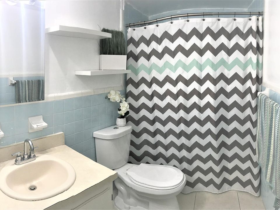 2nd image of 521 SW 11th St APT 1