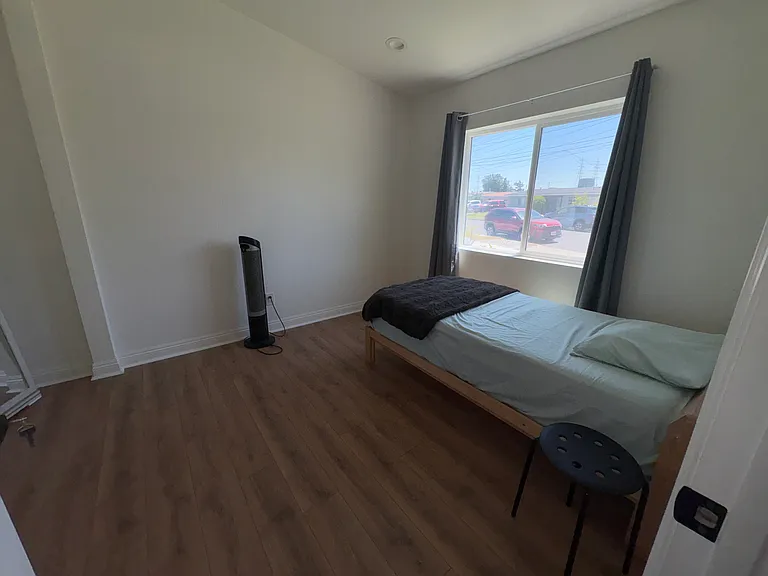 1205 Stevely Ave — Photo 3