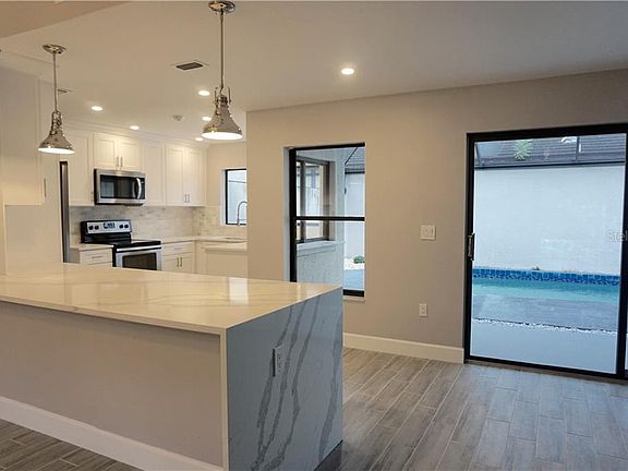 5th image of 3741 Glen Oaks Manor Dr