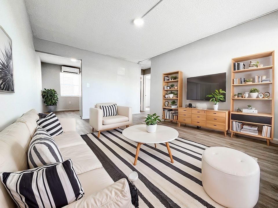 1st image of 301 N 3rd St APT 9