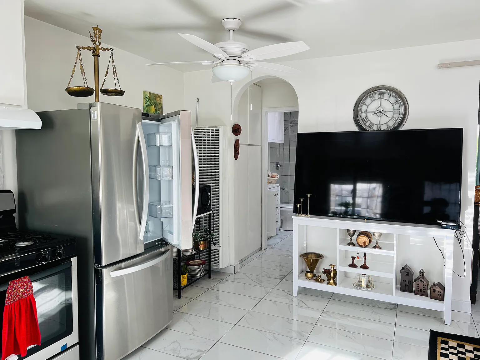 3930 Twiggs St — Photo 3