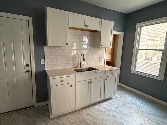 5th image of 125 Eagle St #1
