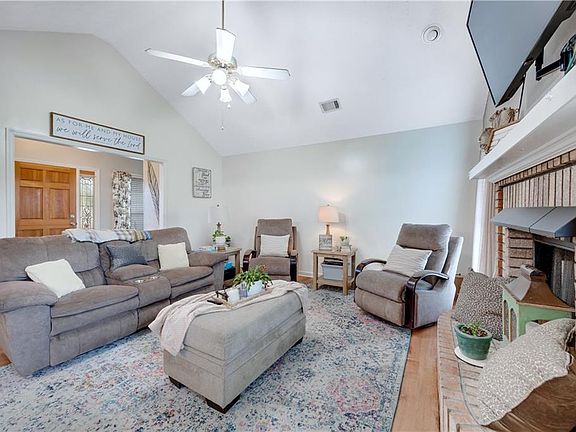 4th image of 87 Lee Rd #556