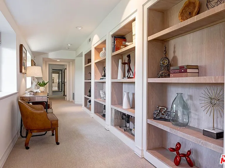 1075 Wallace Rdg — Photo 15