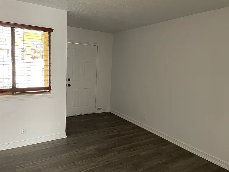 Just Renovated 2 Bed / 2 Bath Tucked Back in a Queit Foothills 4-Plex — Photo 8