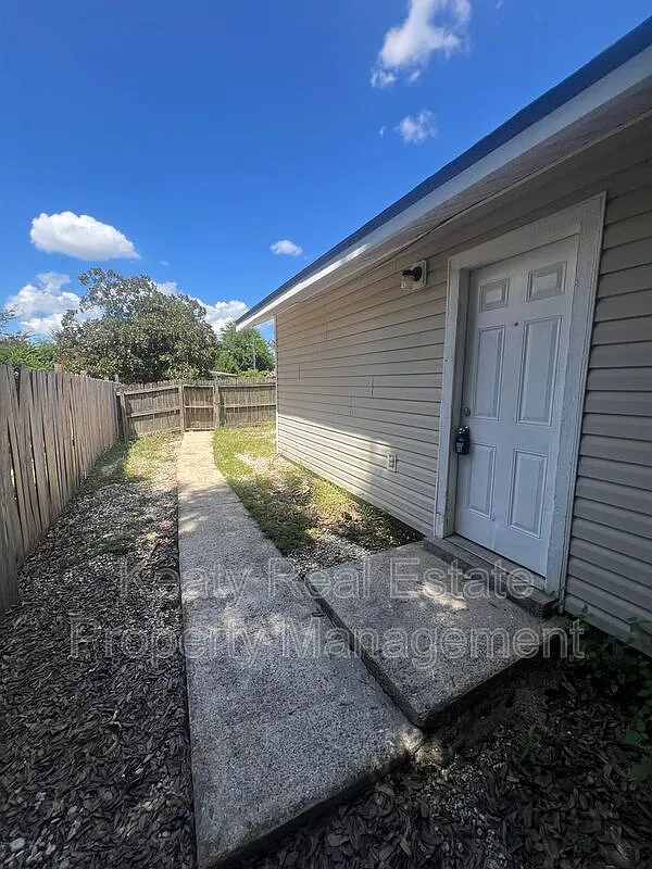 2 bed, 2.0 bath, 845 sqft, $975 — Photo 3