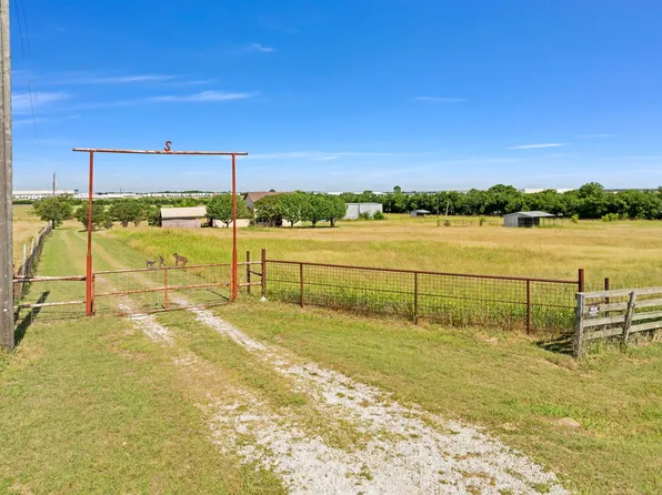 1795 Melton Rd, Sanger, TX 76266