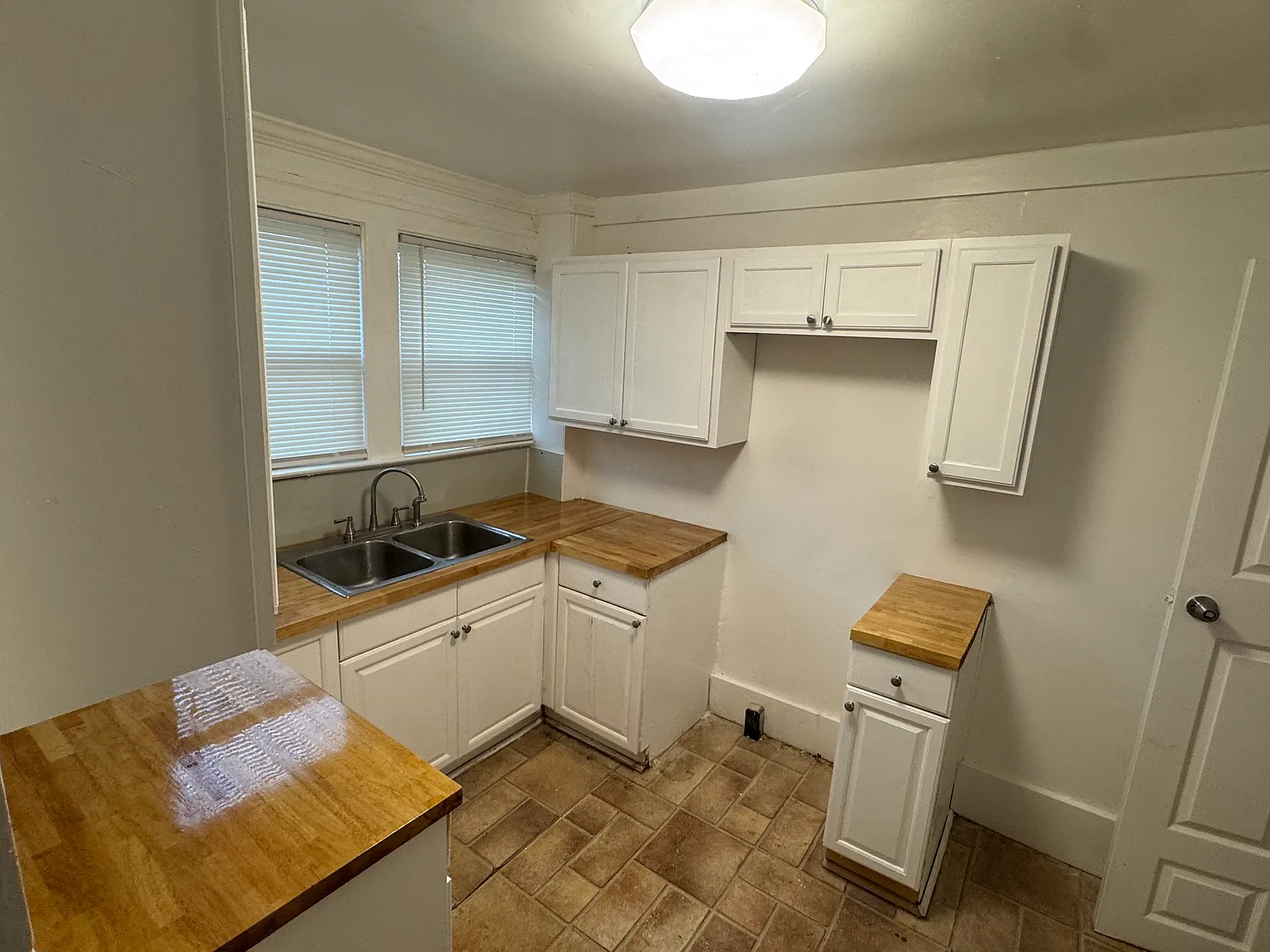 2 bed, 1200 sqft, $1,150 — Photo 2