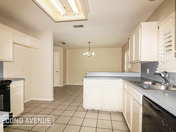 4th image of 5105 Lethaby Dr