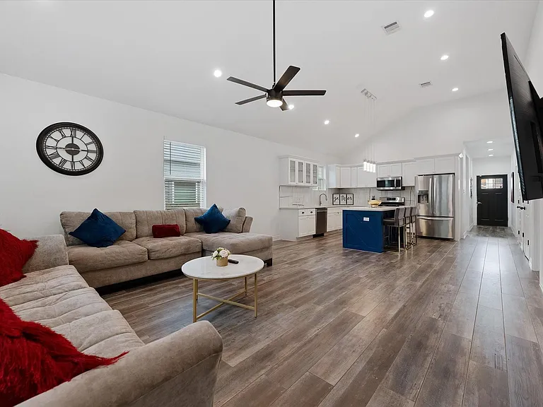 4547 Newberry St — Photo 11