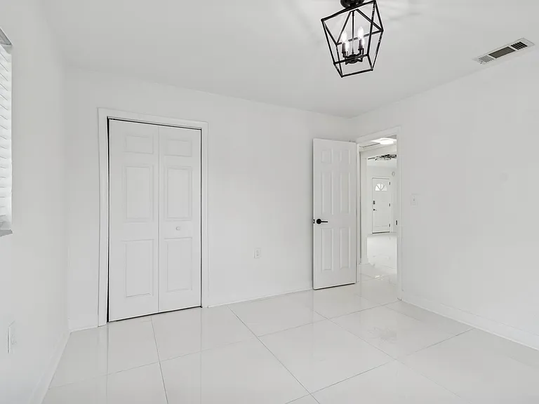 455 81st Ave — Photo 37