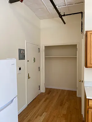 Rented by R New York | media 52