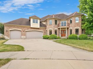 664 Kingsman Ct, Sugar Grove, IL 60554