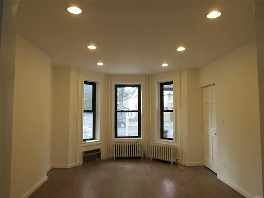 Rented by Mitra Hakimi Realty Group, LLC | media 8