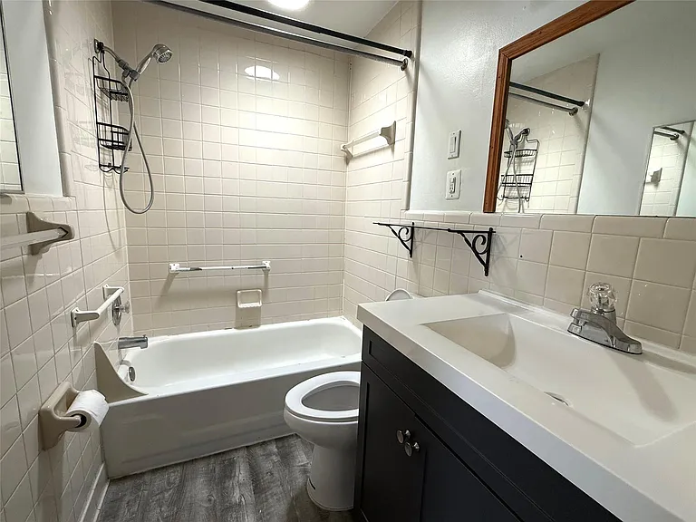 5645 Fenton St — Photo 9
