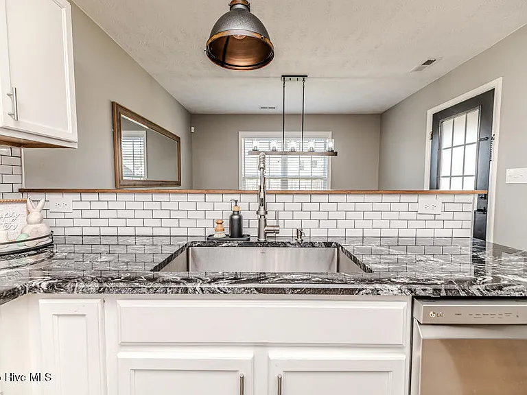 224 Roanoke Dr — Photo 15