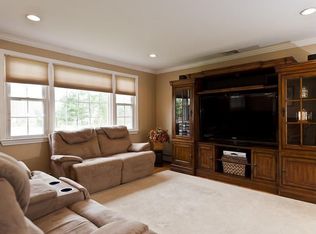 7 Running Pine Dr, Clinton, CT 06413