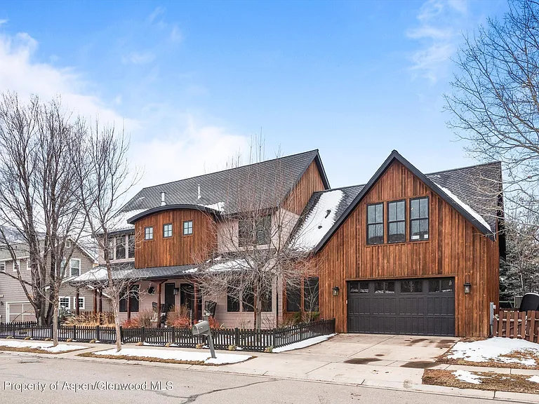 333 Sopris Cir — Photo 32