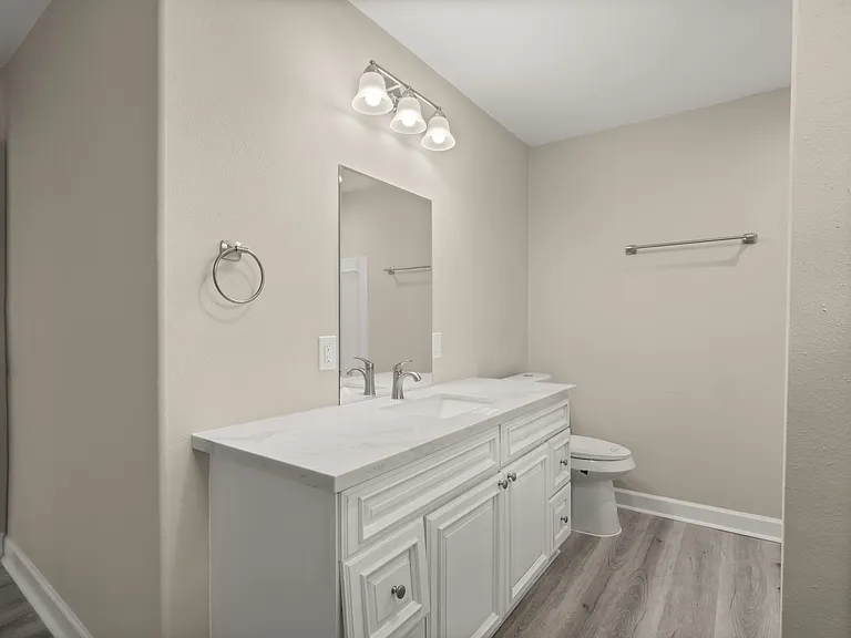 101 W Center St — Photo 2