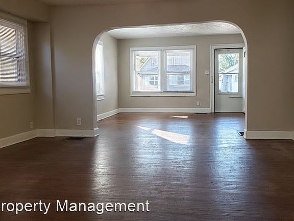 4th image of 952 E Bradbury Ave