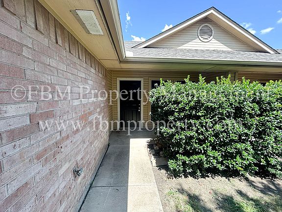 2nd image of 325 & 327 Lois St