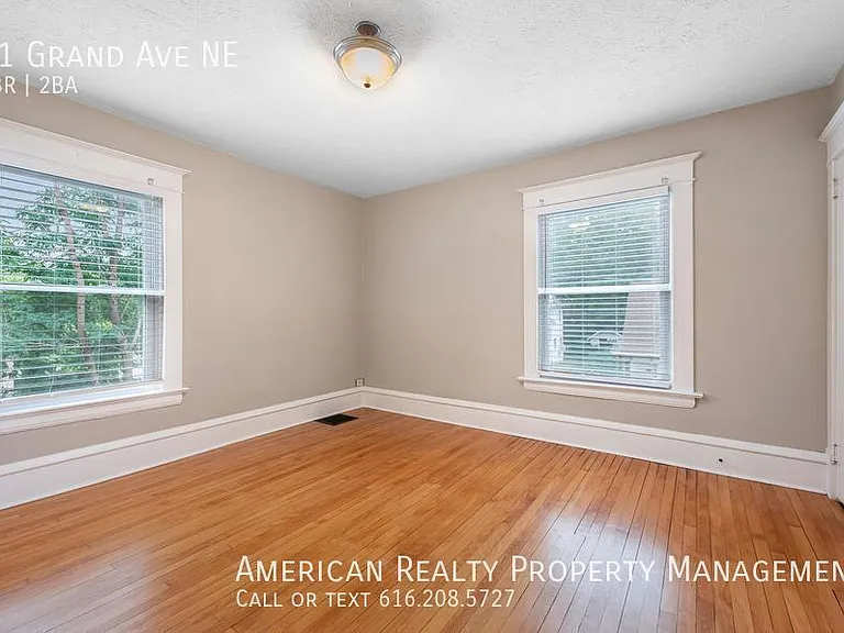 61 Grand Ave NE — Photo 18