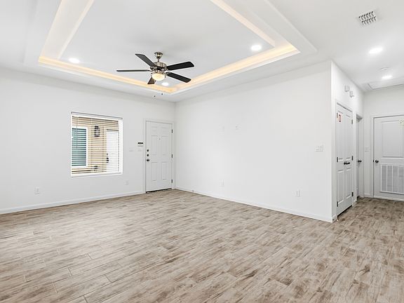 4th image of 2709 W Bliss St #1