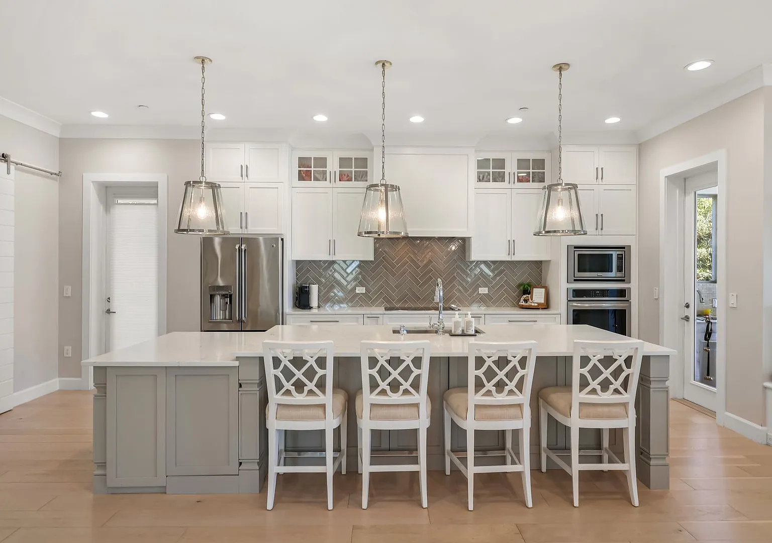 Fully Furnished Executive Estate | 6 Bedrooms | 4,928 Sq. Ft. | Private Pool & Spa | Panoramic Go... — Photo 3
