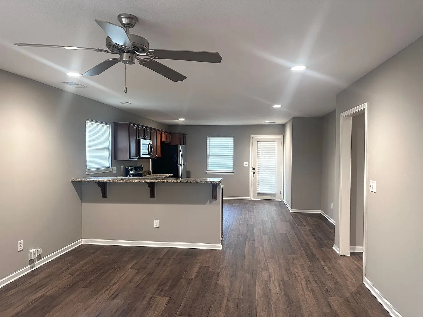 Single Level 2 Bed | 2 Bath | 2 Car Attached Villa in Blue Springs — Photo 4