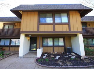1367 Heritage Lndg, Saint Charles, MO 63303