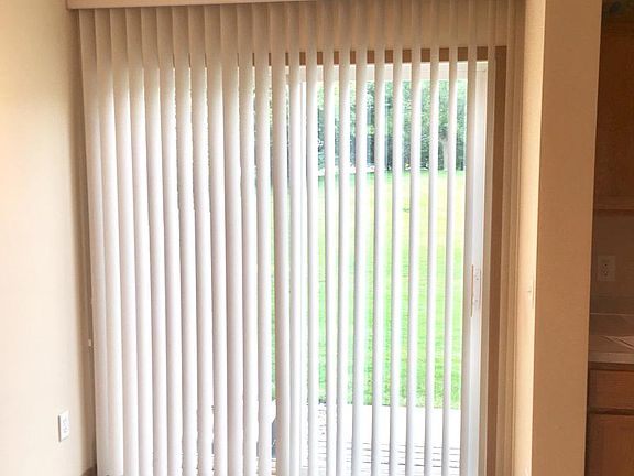 Din. Area off Kitchen/Patio! Plus sunny Kitchen window over