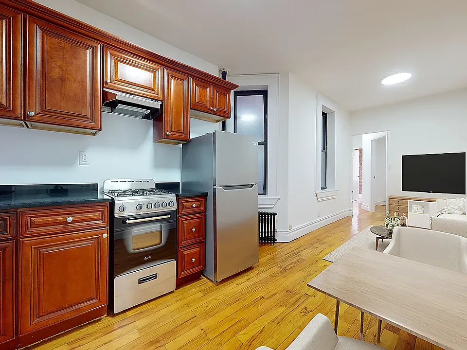 142 W 109th St #2W