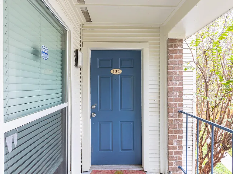 3900 Woodchase Dr #13 — Photo 22