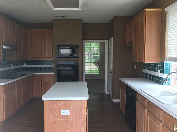 5th image of 1222 Sanderson Ln