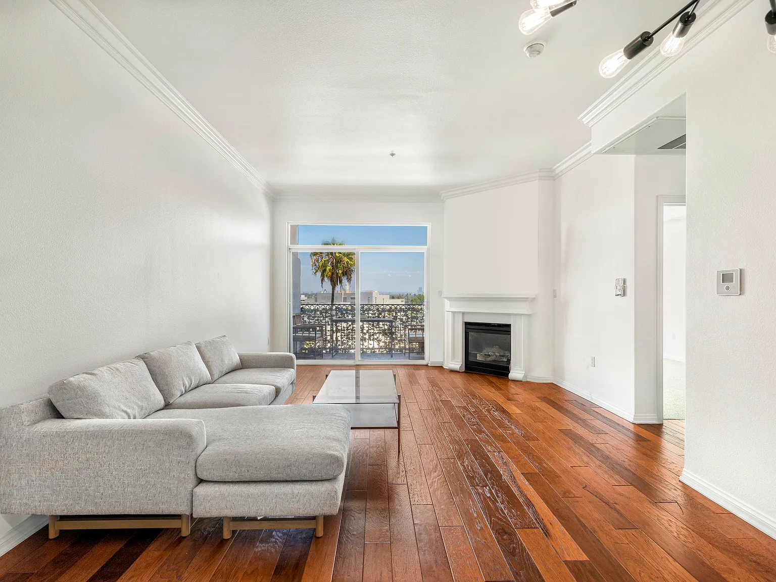 2 bed, 1110 sqft, $3,500 — Photo 2