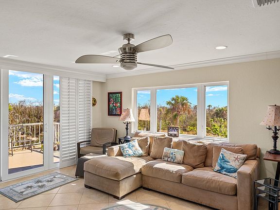 3rd image of 200 Periwinkle Way Unit 317