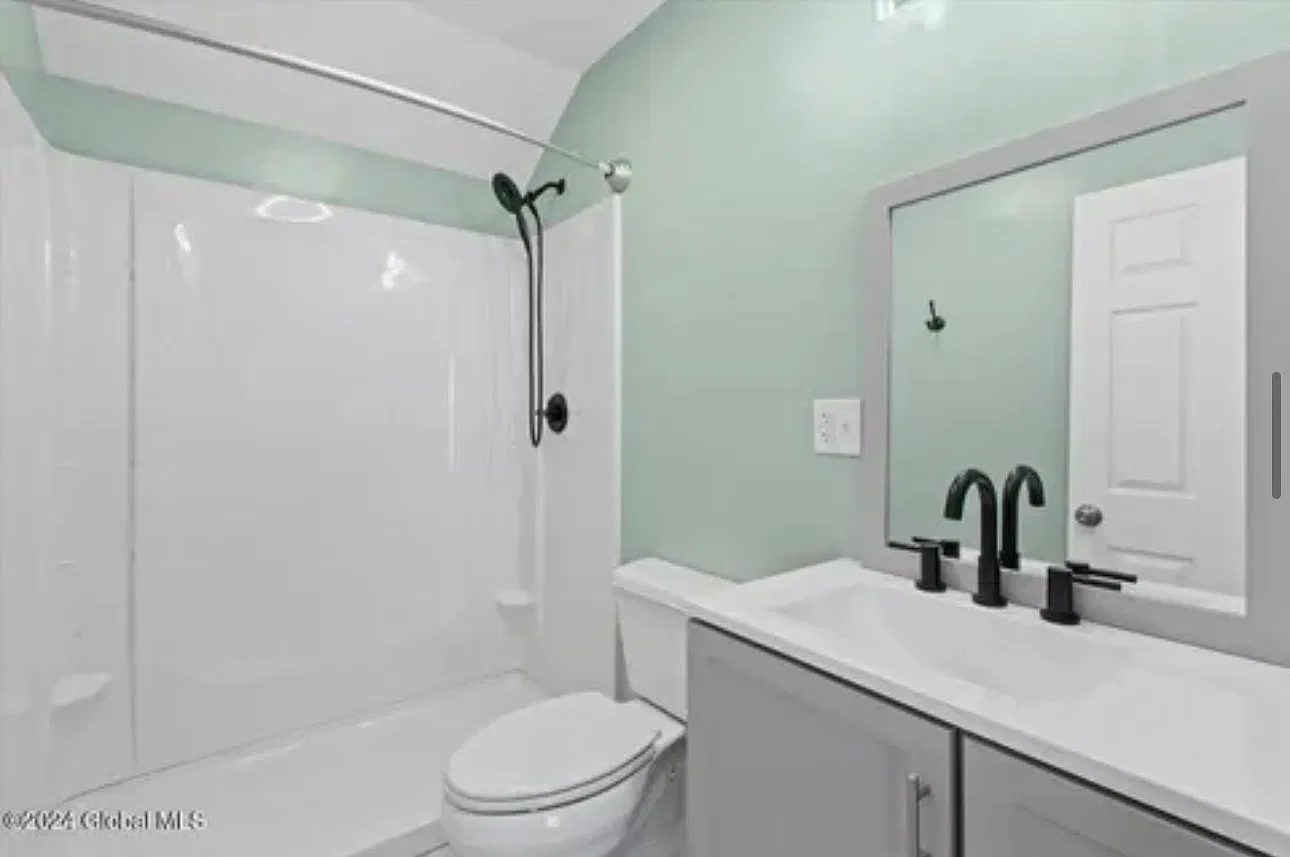 3 bed, 1300 sqft, $1,700 — Photo 4